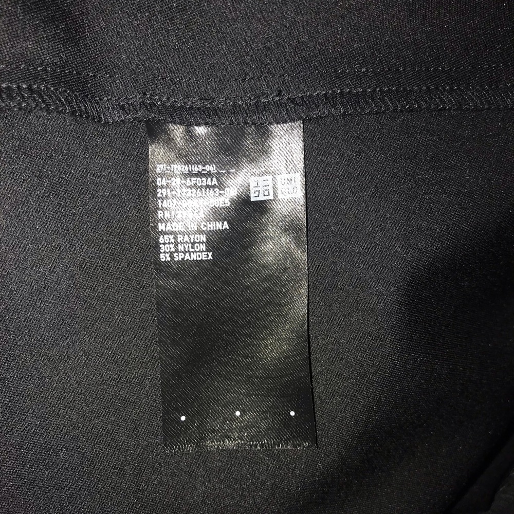 Uniqlo black sleeveless dress - Picture 5 of 6